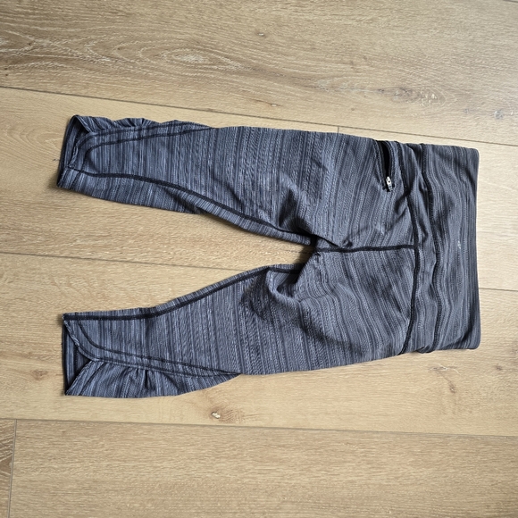 Lululemon Run Top Speed Crop Cyber Stripe Coal size 10 - Picture 10 of 15
